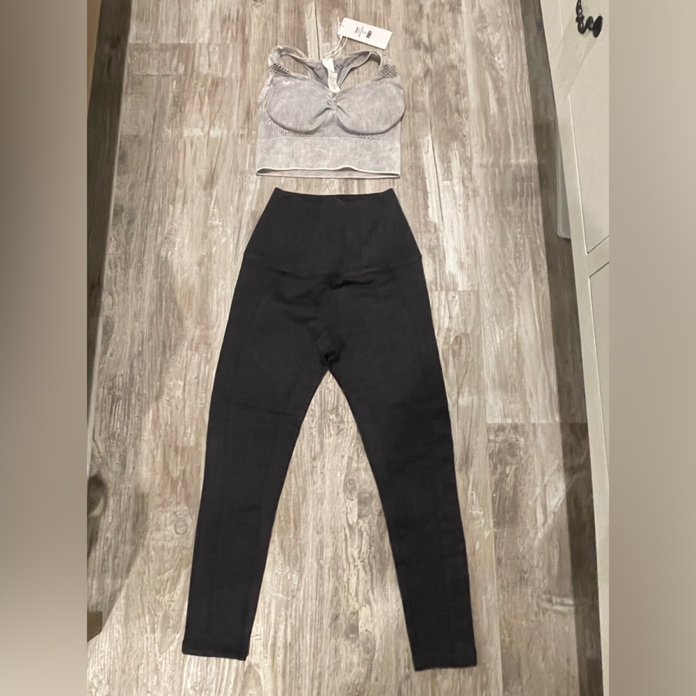Avocado leisure outfit leggings and sports bra